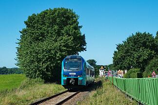 2025-08-17-018 Rieseby Schleibrücke 526 050 fährt zurück nach Kiel.