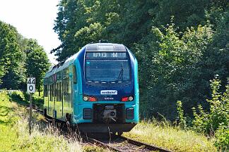 2025-08-17-021 Rieseby Schleibrücke 526 050 fährt zurück nach Kiel.