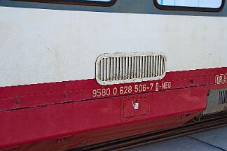 2025-08-18-008 Dagebüll Mole Dieser Triebwagen besteht aus 628 505 und 628 506. Hier mit Kurswagen für den IC nach Köln.