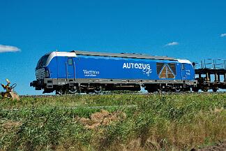2025-08-18-062 Emmelsbüll Lehnshallig 247 908 mit Autozug nach Westerland.