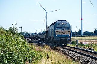 2025-08-18-109 Emmelsbüll Lehnshallig 251 003 kommt aus Niebüll zurück.