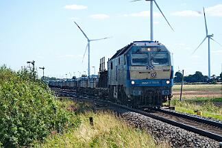 2025-08-18-110 Emmelsbüll Lehnshallig 251 003 kommt aus Niebüll zurück.