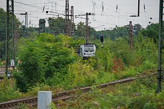 2025-08-28-044 Bochum Langendreer 187 348 wartet mehrere Minuten am Signal.