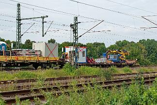 2025-09-08-008 Dortmund Somborn Die Bauarbeiten an der Strecke Dortmund-Bochum beginnen, 277 404 wartet mit einem Bauzug,