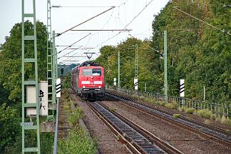 2025-09-24-016 Dortmund Oespel Umgeleiteter TRI RE11-Ersatzzug mit 111 131 nach Hamm.