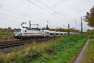 2025-11-01-011 Dortmund Somborn 193 440 zieht ICE 1148 von Berlin nach Düsseldorf. 193 448 schiebt. Es handelt sich um die erste Fahrt des ICE-L mit Fahrgästen an Bord.
