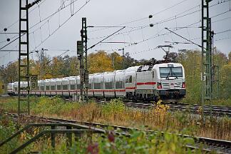 2025-11-01-015 Dortmund Somborn 193 440 zieht ICE 1148 von Berlin nach Düsseldorf. 193 448 schiebt. Es handelt sich um die erste Fahrt des ICE-L mit Fahrgästen an Bord.