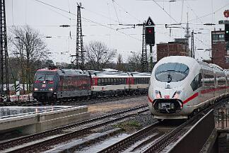 2025-11-28-024 Bochum Hbf 403 055 als ICE 1223 und 101 127 mit EC 9 nach Basel. Beide entfallen zum Fahrplanwechsel.