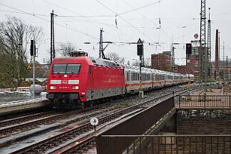 2025-11-28-034 Bochum Hbf 101 085 mit IC 2013 nach Oberstdorf.