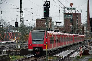 2025-11-28-078 Bochum Hbf 425 094 und 425 092 (hinten) auf Überführungsfahrt