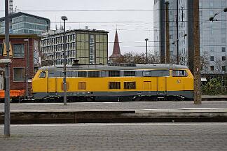 2025-11-28-079 Bochum Hbf 225 010 kam etwas überraschend.