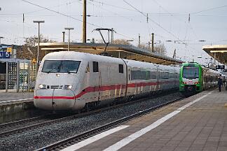 2025-12-05-010 Bochum Hbf 402 042 und 3429 019