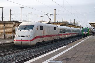 2025-12-05-011 Bochum Hbf 402 042 und 3429 019