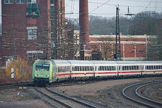 2025-12-05-025 Bochum Hbf 101 088 mit IC 2013