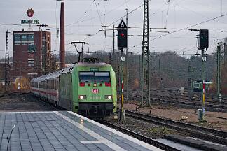 2025-12-05-027 Bochum Hbf 101 088 mit IC 2013