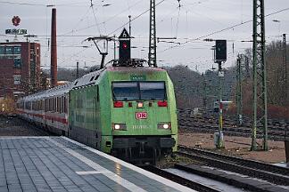 2025-12-05-028 Bochum Hbf 101 088 mit IC 2013