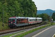 101 127 - 2025-07-14-036 Remagen Oberwinter Stark verspäteter IC 2013 auf dem Weg nach Oberstdorf mit der neuen Werbelok 101 127.