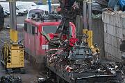 143 037 - 2020-10-22-005 Leverkusen Opladen 143 037 wird gerade zerlegt.