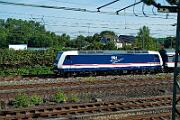 2025-07-18-003 Dortmund-Marten-Süd 145 040 fährt jetzt mit dem TRI-Ersatzzug die RE 3/RE 11-Runde. Leider war die Lok sonnentechnisch am falschen Ende.