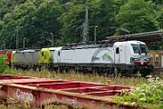 193 406 - 2025-07-14-044 Brohl 7193 310 (vorne) und 193 406 warten in Brohl auf Weiterfahrt. Wegen eines defekten Stellwerks in Brühl wird das noch dauern.