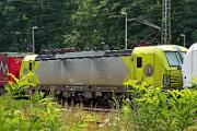 193 406 - 2025-07-14-045 Brohl 7193 310 (vorne) und 193 406 warten in Brohl auf Weiterfahrt. Wegen eines defekten Stellwerks in Brühl wird das noch dauern.