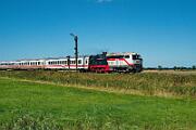 218 497 - 2025-08-18-098 Emmelsbüll Lehnshallig 218 497 zieht den IC 2215 nach Köln, in Itzehoe wird eine 101 den Zug übernehmen.