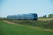 245 204 - 2025-08-18-078 Emmelsbüll Lehnshallig 245 204 schiebt die zweite modernisierte Married Pair-Garnitur Richtung Niebüll.