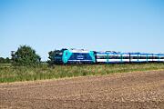 245 215 - 2025-08-18-121 Niebüll Südergotteskogweg 245 215 mit RE 6 nach Westerland.