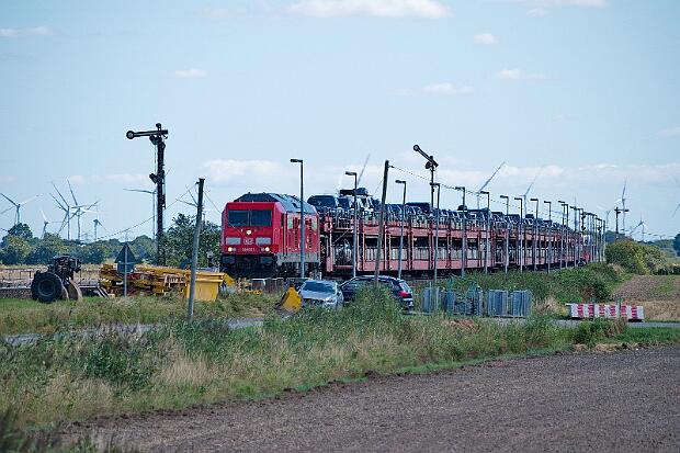245 021