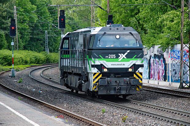 272 205