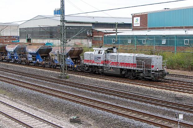 277 808