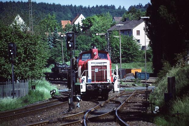 261 736