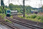 3429 013 - 2025-07-10-018 Bochum Ehrenfeld 427 108 und 426 106 bleiben auf der Strecke stehen, nach 15 Minuten geht es weiter.