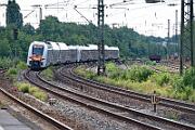 462 009 - 2025-07-10-022 Bochum Ehrenfeld Auch 462 009 fährt auf dem Gegengleis. Der stehengebliebene Triebwagen ist schon weiter gefahren.