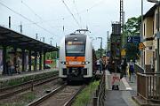 462 074 - 2025-07-14-056 Bonn Mehlem 462 074 steht ca. 45 Minuten in Mehlem hinter dem Bahnsteig, am Ausfahrtsignal. Dann rollt er zurück an den Bahnsteig, um später dann doch nach Oberhausen zu...