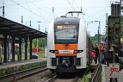 462 074 - 2025-07-14-059 Bonn Mehlem 462 074 steht ca. 45 Minuten in Mehlem hinter dem Bahnsteig, am Ausfahrtsignal. Dann rollt er zurück an den Bahnsteig, um später dann doch nach Oberhausen zu...
