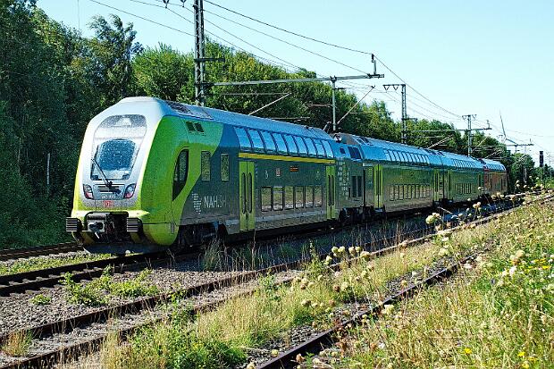 445 029