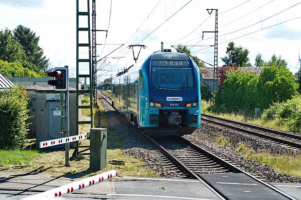 526 053
