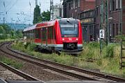620 014 - 2025-07-14-050 Bonn Mehlem Ein RE 5 blockiert in Bonn-Mehlem das Gleis 2, dieser RB 30 wird über Gleis 3 