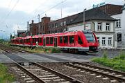 620 014 - 2025-07-14-052 Bonn Mehlem Ein RE 5 blockiert in Bonn-Mehlem das Gleis 2, dieser RB 30 wird über Gleis 3 